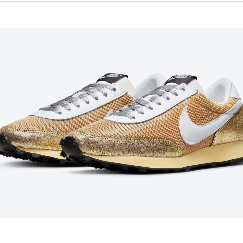 Nike Women’s Daybreak Golden Gals
